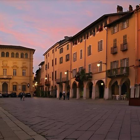Centro Storico Luminoso Spazio Al Piazzo Biella Buitenkant foto