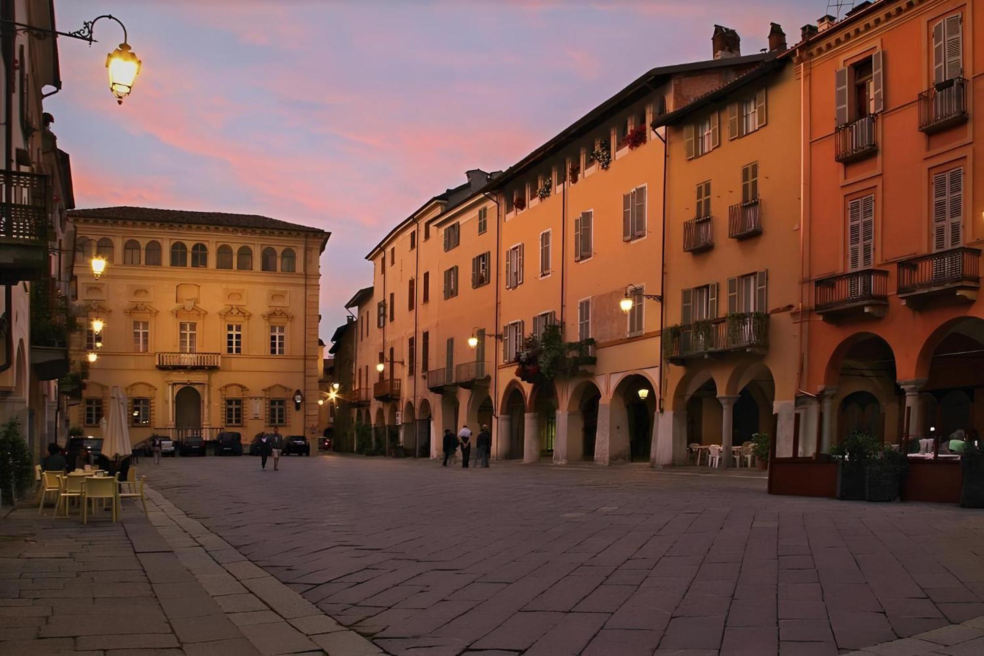 Centro Storico Luminoso Spazio Al Piazzo Biella Buitenkant foto